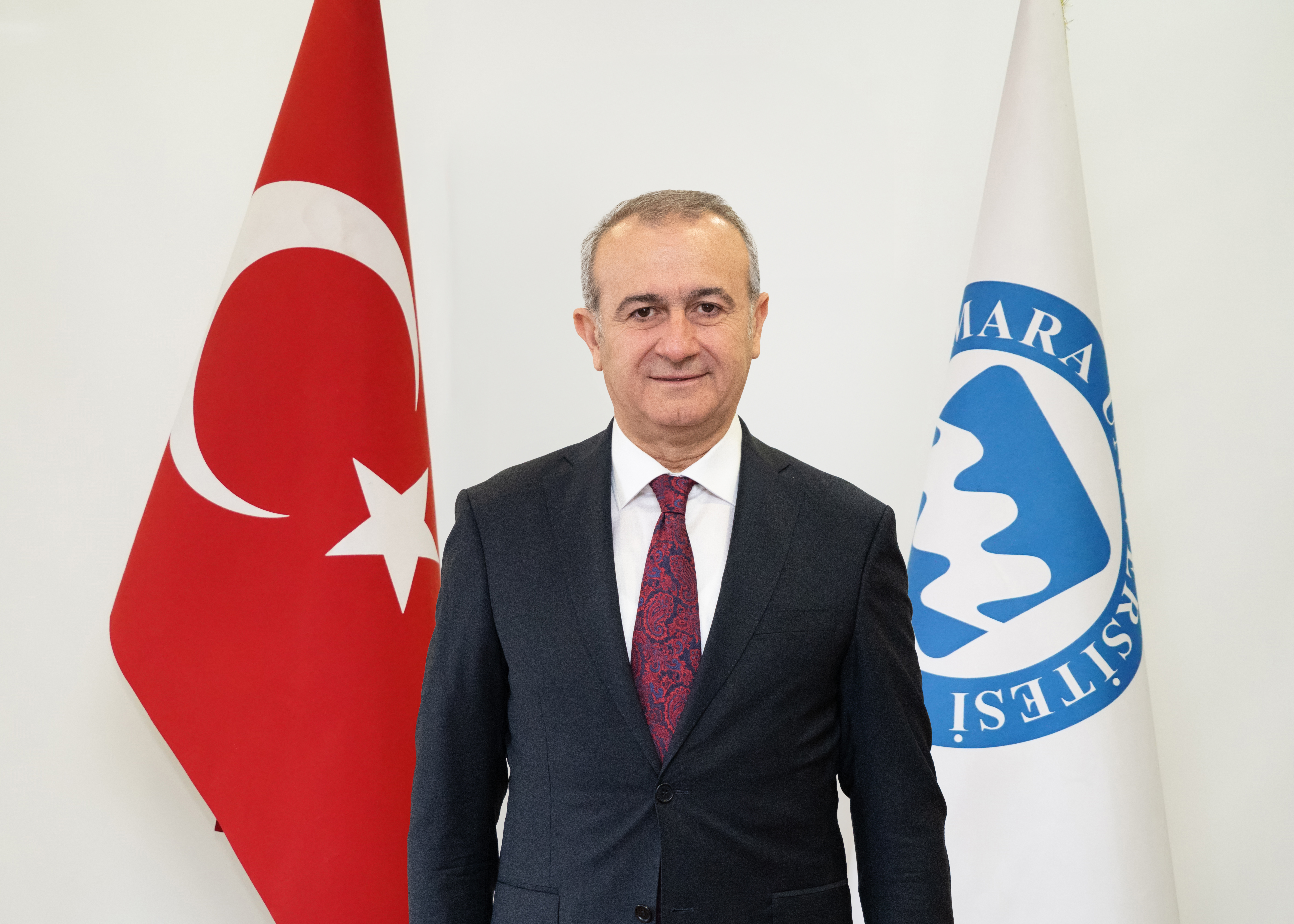 Rektör Yardımcısı Prof. Dr. Yaşar Kabataş.jpg (8.53 MB)