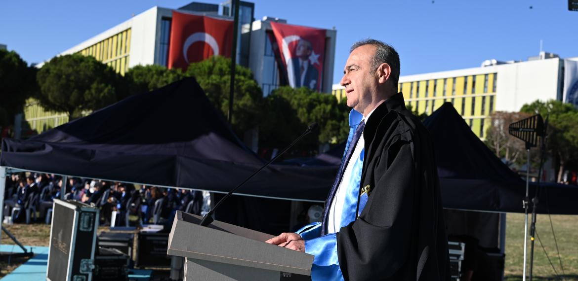 Yüksekokul Müdürümüz Sayın Prof. Dr. Yaşar Kabataş Mezunlara ve Ailelerine seslendi